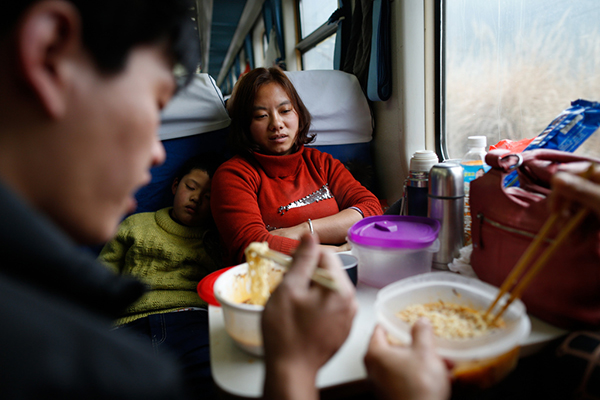 Các chuyến tàu hỏa ở Trung Quốc dần mất đi… thứ mùi đậm đà đặc trưng: Thanh niên hiện đại thấy vui, người thế hệ trước lại hoài niệm - Ảnh 3.