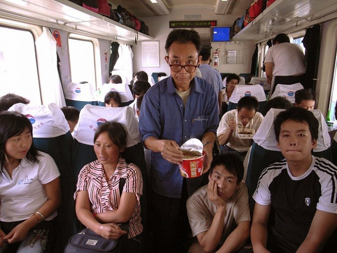 Các chuyến tàu hỏa ở Trung Quốc dần mất đi… thứ mùi đậm đà đặc trưng: Thanh niên hiện đại thấy vui, người thế hệ trước lại hoài niệm - Ảnh 1.