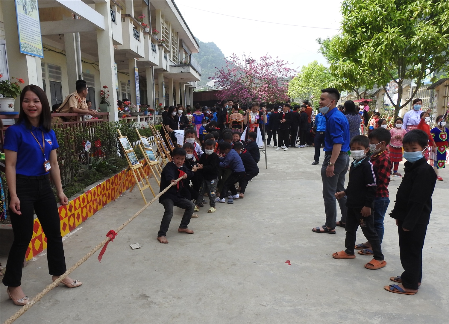 Một buổi ngoại khóa với các trò chơi dân gian tại Trường PTDTBT THCS xã cán Chu Phìn, huyện Mèo Vạc (Hà Giang)