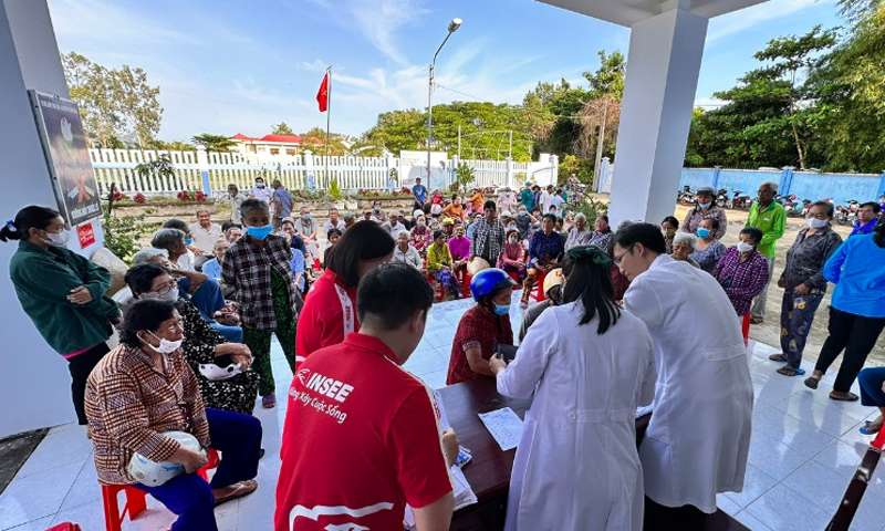 INSEE Việt Nam hỗ trợ chăm sóc sức khỏe miễn phí cho gần 700 người cao tuổi