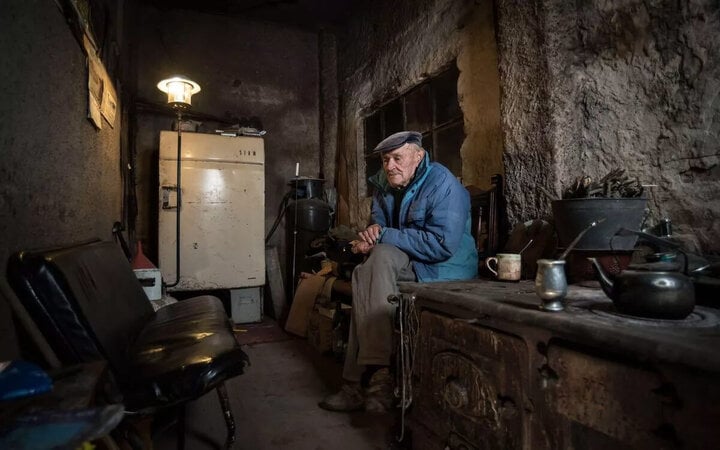 Người cô đơn nhất thế giới 25 năm sống một mình trong thị trấn ma - Ảnh 2.