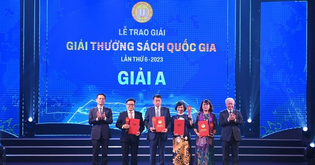 &quot;Chào tiếng Việt&quot; và sách về thềm lục địa đoạt giải A Giải Sách Quốc gia - Ảnh 3.